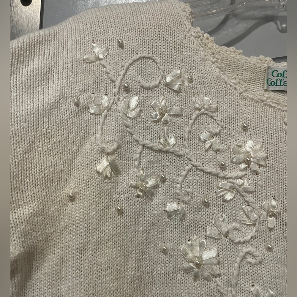 Vintage Cream Floral ribbon Embroidered and pearl beaded tunic style Sweater. - Picture 3 of 10